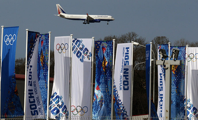 A plane comes in to land at at the airport in Adler near Sochi January 16, 2014. (Reuters / Alexander Demianchuk)