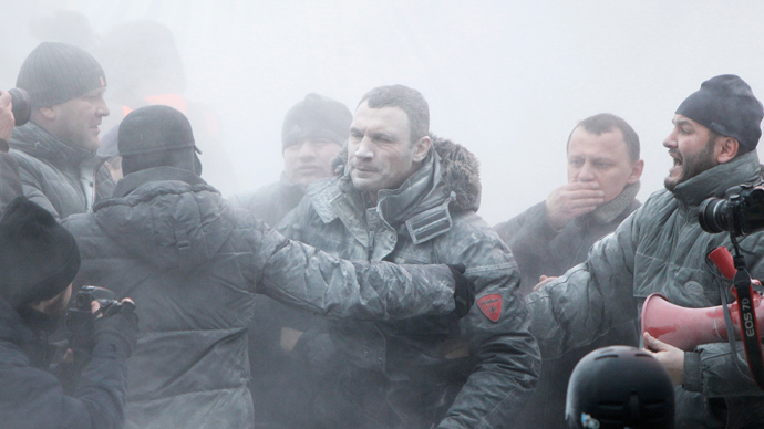 Opposition leader Vitaly Klitschko (C) reacts after he was sprayed with a powder fire extinguisher during a pro-European integration rally in Kiev January 19, 2014 (Reuters / Gleb Garanich)