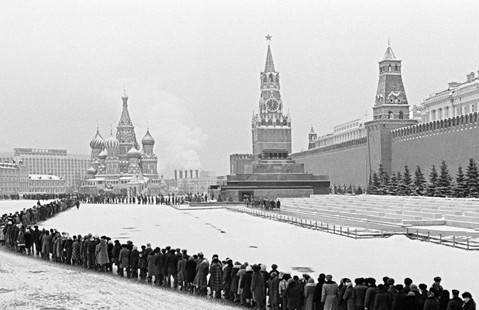 Fifty five years since the death of Russian and Soviet political leader and statesman Vladimir Lenin (1870-1924). A line to the Mausoleum on Red Square in Moscow.A line to the Mausoleum on Red Square in Moscow on January 22, 1979 (RIA Novosti / Boris Kaufman) 
