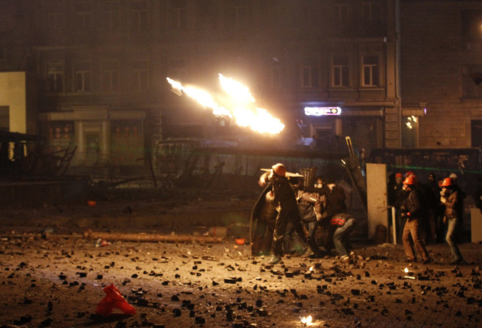 Rioters throw petrol bombs during clashes with Ukranian riot police in Kiev January 20, 2014. (Reuters/Vasily Fedosenko)