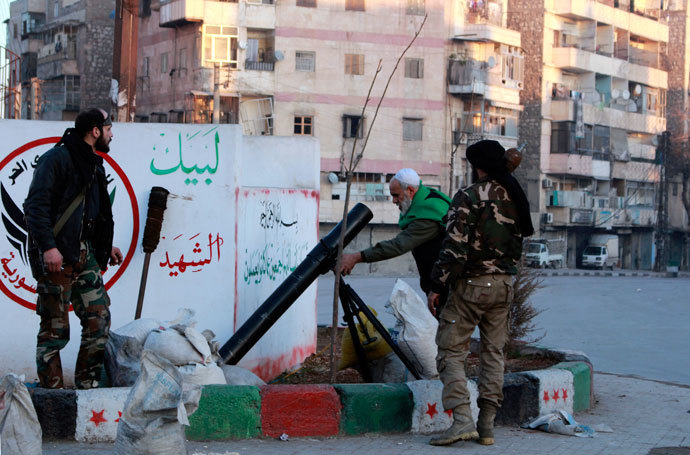 Free Syrian Army fighters prepare to launch a mortar towards fighters from the Islamic State in Iraq and the Levant (ISIL) from a street in the Kadi Askar neighbourhood of Aleppo, after seizing it from the ISIL, activists said, January 7, 2014.(Reuters / Abdalrhman Ismail)
