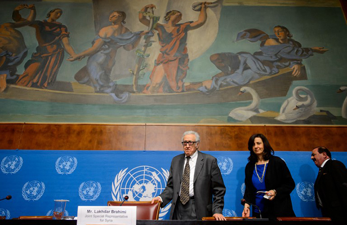 UN-Arab League envoy for Syria Lakhdar Brahimi (C) arrives for a press briefing at the United Nations on January 28, 2014, in Geneva. (AFP Photo / Fabrice Coffrini)