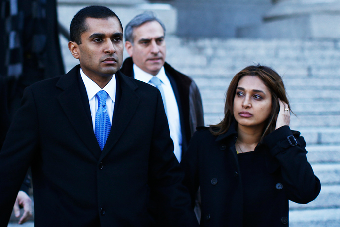 Former SAC Capital Advisors portfolio manager Mathew Martoma (L) walks out of the courthouse next to his wife Rosemary in downtown Manhattan, New York, February 6, 2014. (Reuters / Eduardo Munoz)