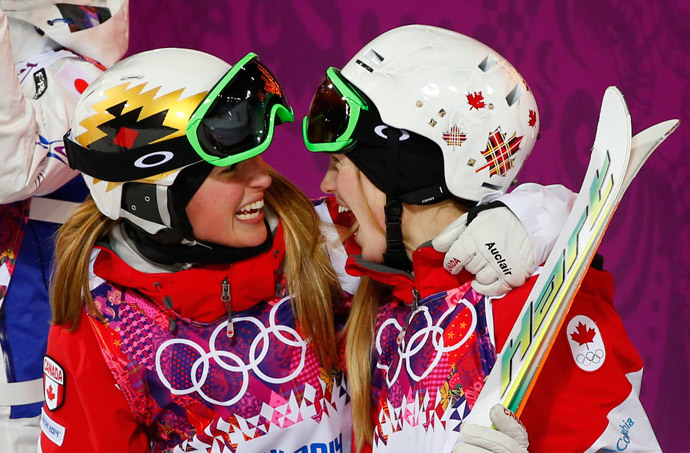 Second-placed Chloe Dufour-Lapointe (L) of Canada congratulates her sister, winner Justine Dufour-Lapointe (R), after the women's freestyle skiing moguls final competition at the 2014 Sochi Winter Olympic Games in Rosa Khutor, February 8, 2014 (Reuters / Mike Blake)