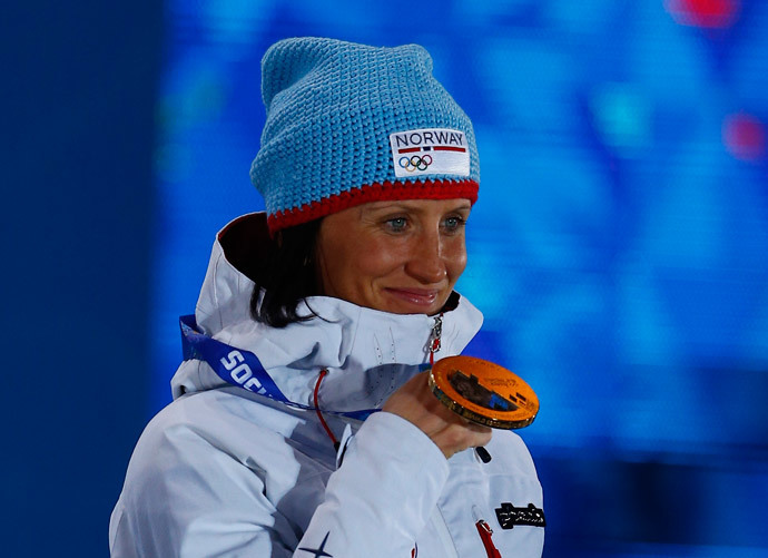 Gold medalist Norway's Marit Bjoergen poses during the medal ceremony for the women's cross-country skiathlon event in the Olympic Plaza at the 2014 Sochi Winter Olympics February 8, 2014 (Reuters / Shamil Zhumatov)