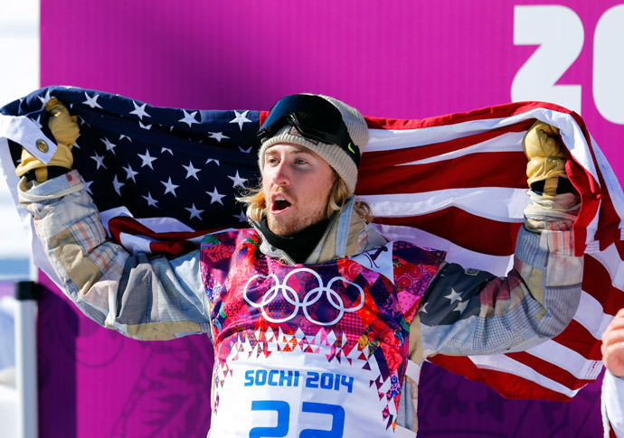 Winner of the men's snowboard slopestyle Sage Kotsenburg of the U.S. holds up his country's national flag at the 2014 Sochi Olympic Games in Rosa Khutor February 8, 2014 (Reuters / Mike Blake)