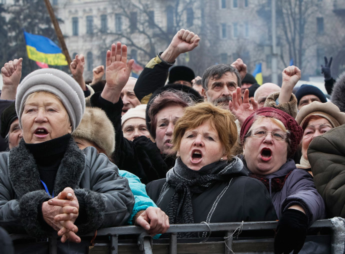 People shout slogans during an anti-government rally in Kiev February 9, 2014 (Reuters / Gleb Garanich)