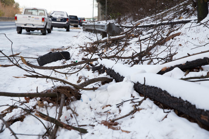 Cars are parked on Interstate 285 after being stranded overnight in Atlanta, Georgia January 29, 2014. (Reuters / Chris Aluka Berry)