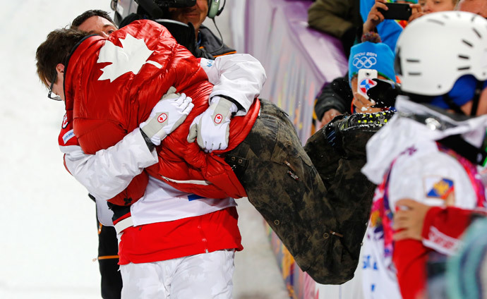 Winner Canada's Alex Bilodeau (L) embraces his brother Frederic after the men's freestyle skiing moguls competition at the 2014 Sochi Winter Olympic Games in Rosa Khutor February 10, 2014 (Reuters / Mike Blake)
