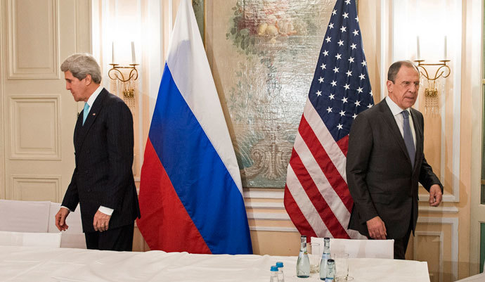 U.S. Secretary of State John Kerry (L) and Russian Foreign Minister Sergei Lavrov take their seats prior to a meeting in Munich January 31, 2014.(Reuters / Brendan Smialowski)