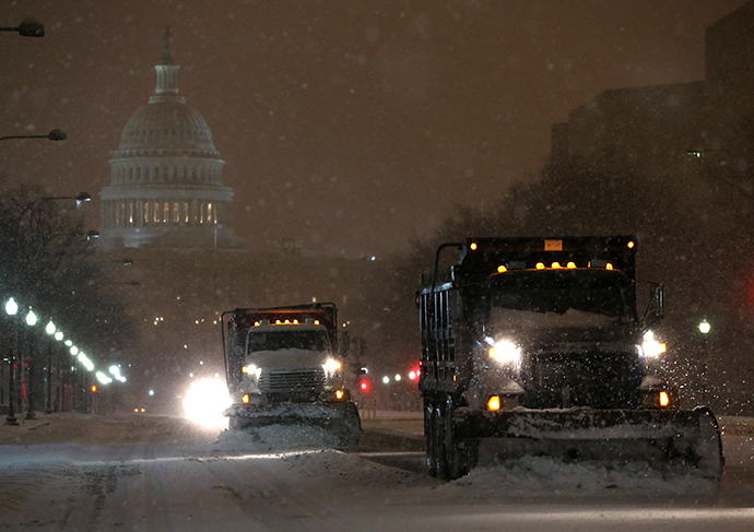Snow plows push snow off of Pennsylvania Ave. near the U.S. Capitol building, on February 13, 2014 in Washington, DC. (AFP Photo / Mark Wilson)
