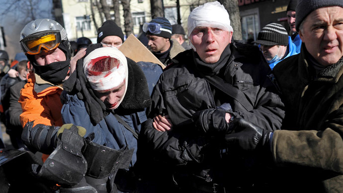 Opposition convoy injured police officers captured during the clashes in the center of Kiev. (RIA Novosti/Alexei Furman)