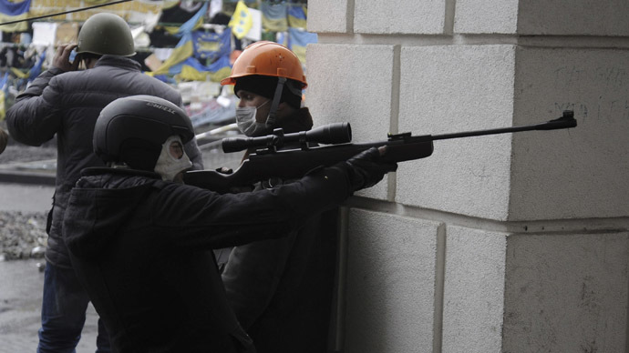 RT crews under fire, armed rioters take over hotel, fire from windows in Kiev