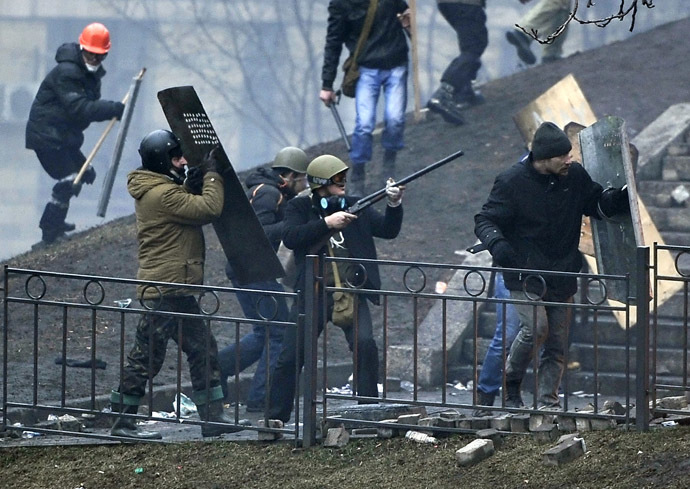 A protester aims a rifle towards riot police as protesters advance to new positions advance to new positions near the Independence square in Kiev on February 20, 2014. (AFP Photo/Louisa Gouliamaki)
