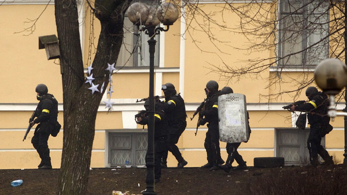 Kiev allows police to use firearms, demands armed rioters lay down weapons