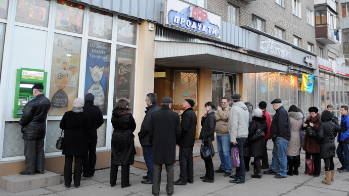 Panic-stricken Ukrainians queuing at shops, banks and gas stations