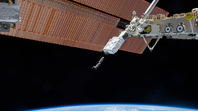 Hundreds of tiny satellites could soon deliver free internet worldwide
