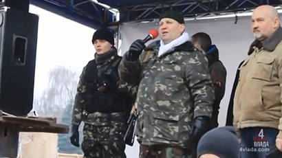 Ukrainian nationalist with AK-47 threatens to hang Interior minister 'like a dog'