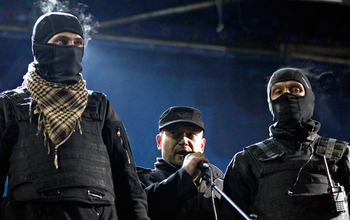 Dmytro Yarosh (C), a leader of the Right Sector movement, addresses during a rally in central Independence Square in Kiev February 21, 2014. (Reuters / David Mdzinarishvili)