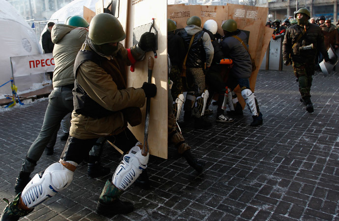 Rioters from far-right group "Right Sector" train in Independence Square in central Kiev, January 25, 2014. (Reuters / David Mdzinarishvili) 