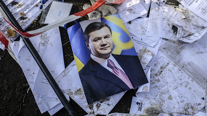 Ukrainian parliament votes to strip Yanukovich of powers as president leaves Kiev