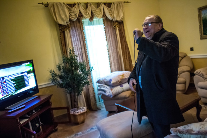 A man sings karaoke in one of the rooms of the abandoned "Mezhigorye" residence of Ukrainian President Viktor Yanukovych near Kiev. (RIA Novosti / Andrey Stenin) 