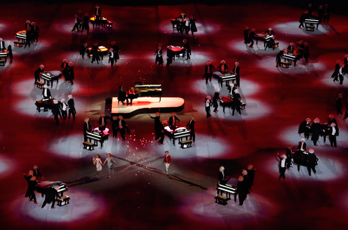 Russian pianist Denis Matsuev (center L) performs during the closing ceremony for the 2014 Sochi Winter Olympics, February 23, 2014. (Reuters / Eric Gaillard)