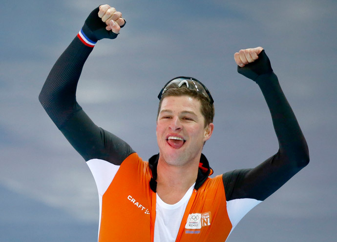 Sven Kramer of the Netherlands celebrates after competing in the men's speed skating team pursuit Gold-medal final during the 2014 Sochi Winter Olympics, February 22, 2014. (Reuters / Marko Djurica)