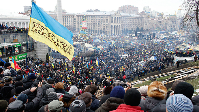 General view of pro-European integration protesters gathering for a mass rally at Independence Square in Kiev (Reuters / Marco Djurica)