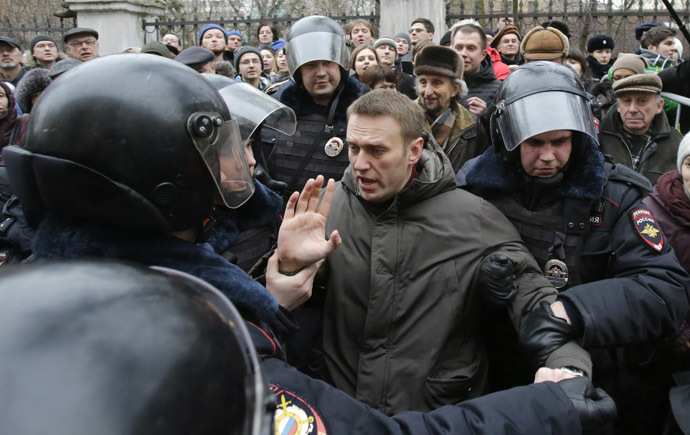 Police detain opposition leader Aleksey Navalny outside a courthouse in Moscow February 24, 2014. (Reuters/Tatyana Makeyeva)