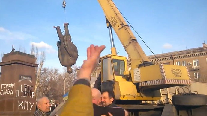 Alarming trend in Ukraine: Historic monuments toppled, Nazi symbols spread (PHOTOS, VIDEO)
