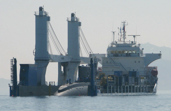 Vietnamese Navy's first submarine class Kilo 636 (C) named 'Hanoi' (AFP Photo / Vietnam News Agency) 