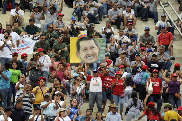 Supporters of Venezuelan President Nicolas Maduro take part in a ceremony commemorating the 25th anniversary of a deadly popular revolt, also known as El Caracazo, in Caracas, on February 27, 2014. (AFP Photo/Leo Ramirez)