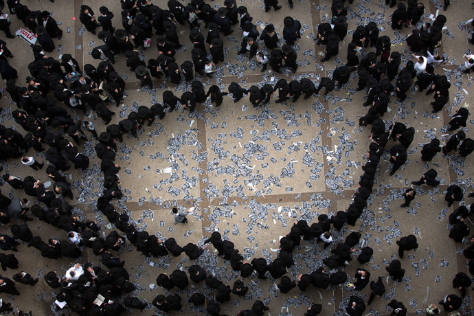 Ultra Orthodox Jews dance as they gather along with hundreds of thousands on March 2, 2014.(AFP Photo / Menahem Kahana)