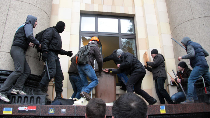 People, not police, took back govt office from nationalists in Ukraine's Kharkov