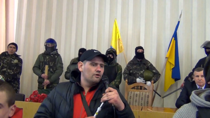 Hammer-wielding nationalists storm town council meeting in Kiev suburbs (VIDEOS)