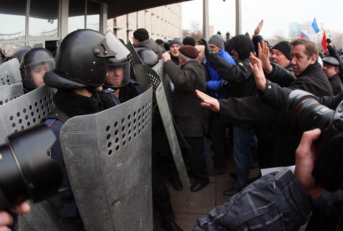 Pro-Russian protesters clash with police as they storma regional state administration building in eastern Ukrainian city of Donetsk on March 5, 2014. (AFP Photo / Alexander Khudoteply)