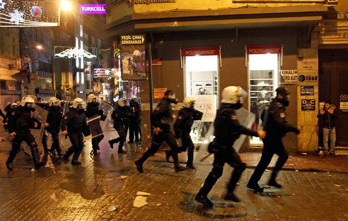 Riot policemen run after anti-government protesters near Taksim square in Istanbul March 12, 2014.(Reuters / Osman Orsal)