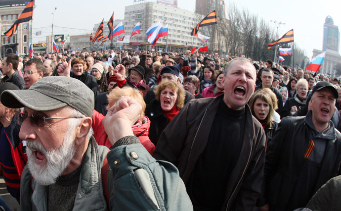 Pro-Russian activists shout slogans and hold Russian national flags during a demonstration rally in the center of the eastern Ukrainian city of Donetsk on March 15, 2014. (AFP Photo)