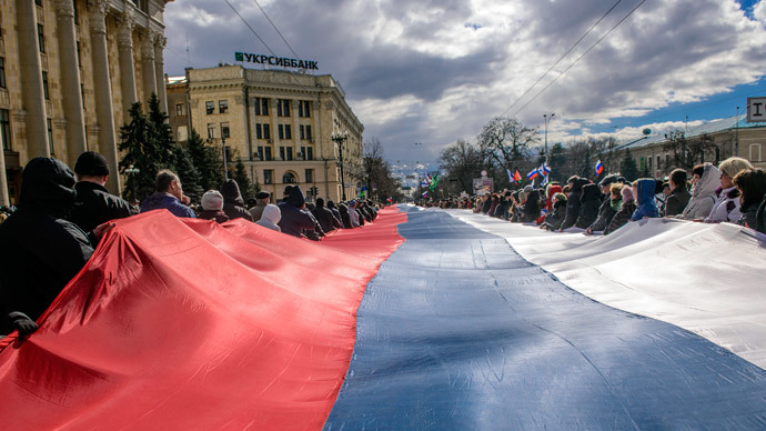 People carry a giant Russian flag during a pro-Russian rally in Kharkiv March 16, 2014.(Reuters / Stringer)