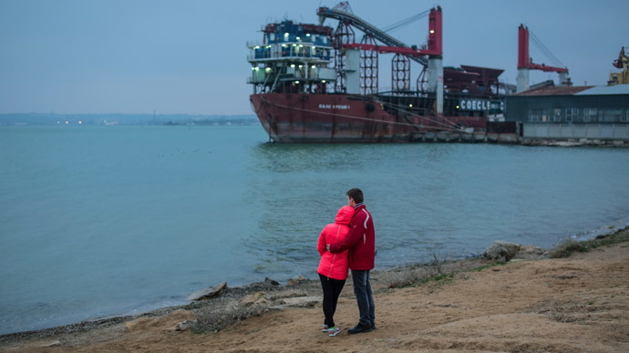 Russia green lights road and rail bridge to Crimea