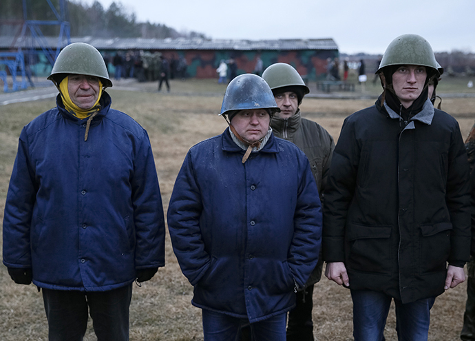 Members of a "Maidan" self-defense battalion take part in weapons training at a Ukrainian Interior Ministry base near Kiev March 17, 2014. (Reuters / Gleb Garanich)