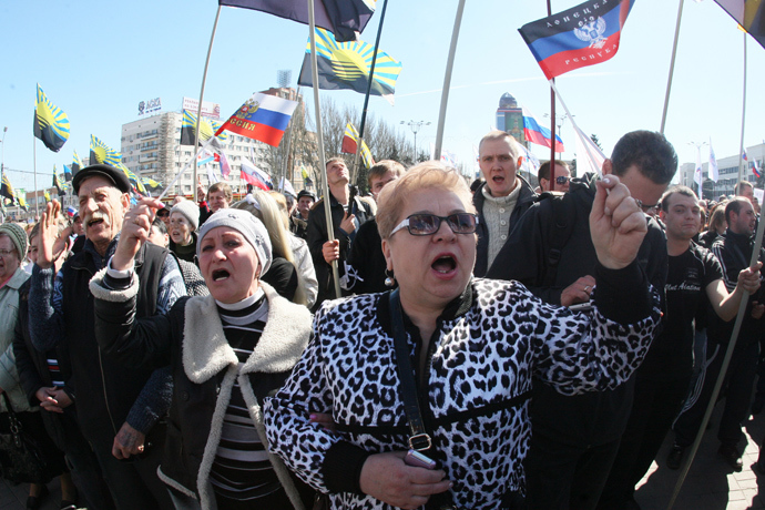 Pro-Russian protesters shout slogans during a rally in the eastern Ukrainian city of Donetsk on March 23, 2014 (AFP Photo / Alexandr Khudoteply)