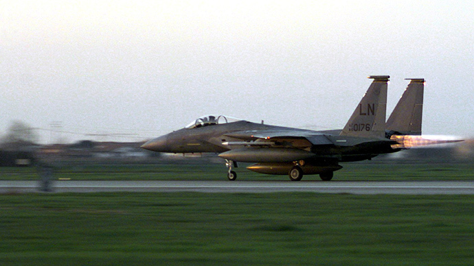 A US F-15C takes off from Cervia air base on a NATO mission over Yugoslavia 24 March, 1999. (AFP Photo) 