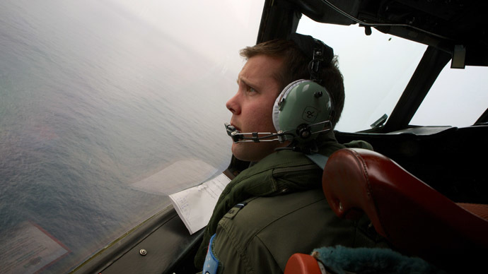 Co-Pilot turns his RAAF AP-3C Orion aircraft at low level in bad weather whilst searching for the missing Malaysia Airways Flight MH370 over the Indian Ocean (AFP Photo)
