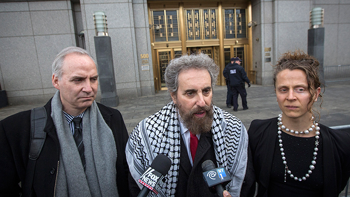 Suleiman Abu Ghaith's defense attorney Stanley Cohen (C) speak to the press outside the Manhattan Federal Court house in New York, March 24, 2014 (Reuters / Brendan McDermid)