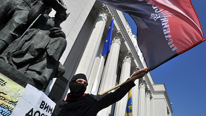 Masked 'Right Sector' nationalists besiege Ukrainian Parliament (PHOTOS, VIDEO)