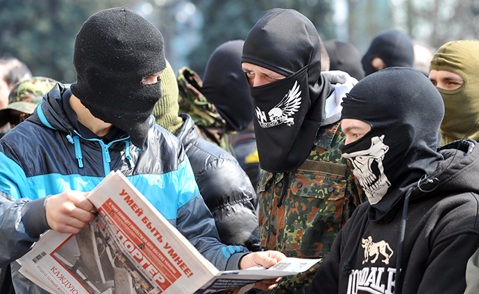 Supporters of the right wing party Pravyi Sector (Right Sector) read newspaper as they protest in front of the Ukrainian parliament in Kiev on March 28, 2014. (AFP Photo / Genya Savilov)