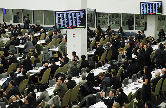 Diplomats watch electronic monitors showing a vote count, as the U.N. General Assembly voted and approved a draft resolution on the territorial integrity of the Ukraine at the U.N. headquarters in New York March 27, 2014. (Reuters / Eduardo Munoz)