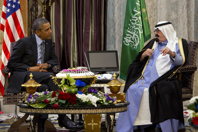 US President Barack Obama (L) meets with Saudi King Abdullah (R) at Rawdat Khurayim on March 28, 2014. (AFP Photo / Saul Loeb)